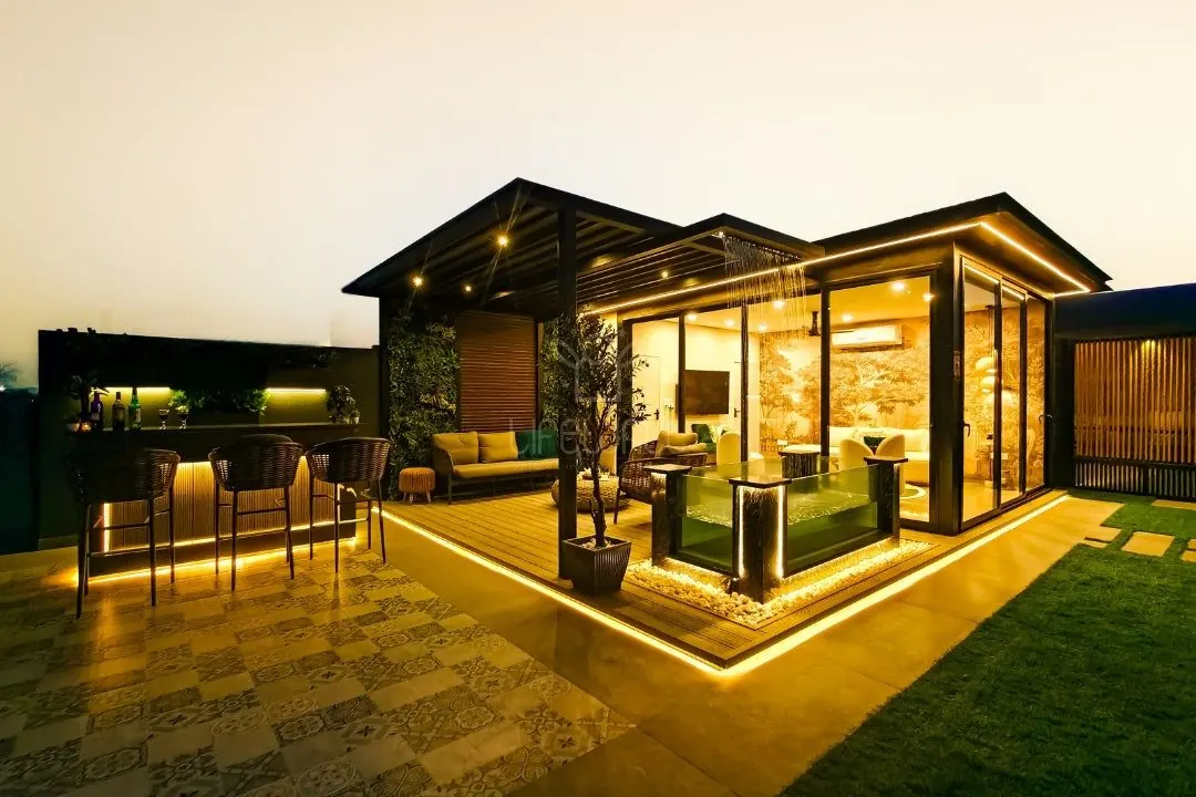 Kohli residence terrace in New Delhi by LifeWall