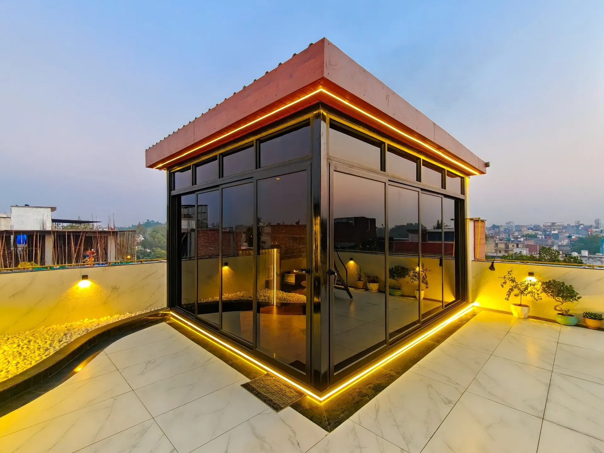 Taneja residence terrace in New Delhi by LifeWall